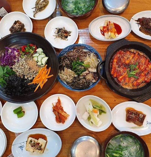 하동맛집 쉬어가기좋은날식당의 풍성한 맛, 재첩더덕정식으로 특별한 식사 즐기기
